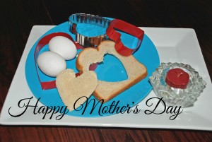 mothers day brunch ideas, breakfast recipes, mothers day, heart shaped egg in toast