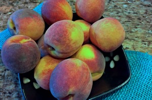 peaches in bowl on counter, peach recipes, healthy recipes, online recipe organizer