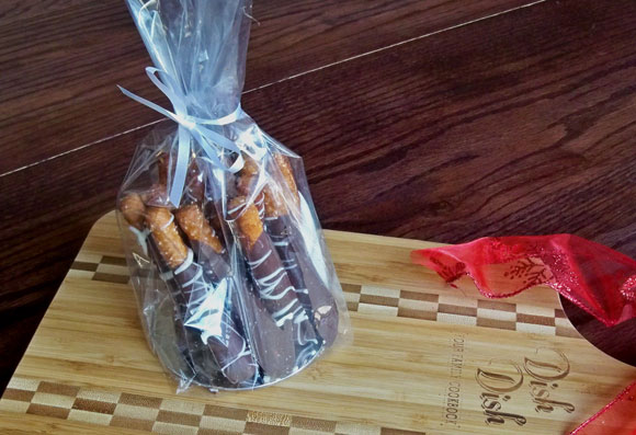 chocolate covered pretzels, diy gift recipe